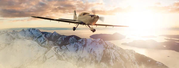 Batı Kıyısındaki Kanada Dağları Üzerinde Uçan Bir Uçak Macera Yolculuğu — Stok fotoğraf