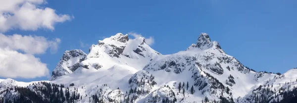 Sky Pilot Mountain Coberto Neve Paisagem Canadense Natureza Fundo Squamish — Fotografia de Stock