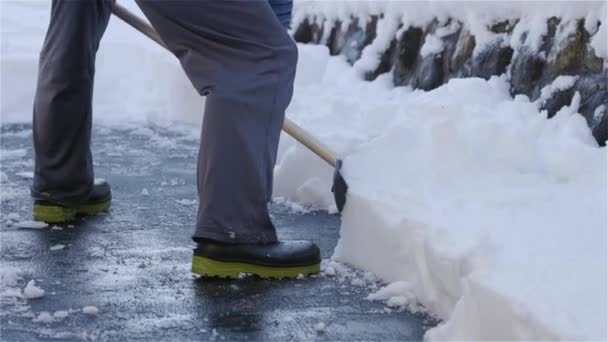 Homem Neve Fora Entrada Temporada Inverno Vancouver British Columbia Canadá — Vídeo de Stock