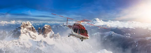 Helikopter Vliegen Rocky Mountains Tijdens Een Kleurrijke Zonsopgang Luchtlandschap Uit — Stockfoto