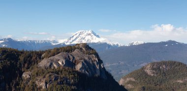 Yukarıdan Şef Dağ Manzarası. Squamish, BC, Kanada. Kanada Doğa Manzarası Arkaplanı.
