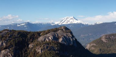Yukarıdan Şef Dağ Manzarası. Squamish, BC, Kanada. Kanada Doğa Manzarası Arkaplanı.