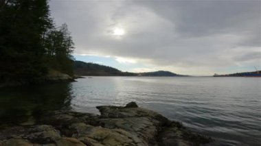 Amiralty Point Park 'taki Okyanus Kıyısı Manzarası, Port Moody, British Columbia, Kanada. Kış Sezonu.