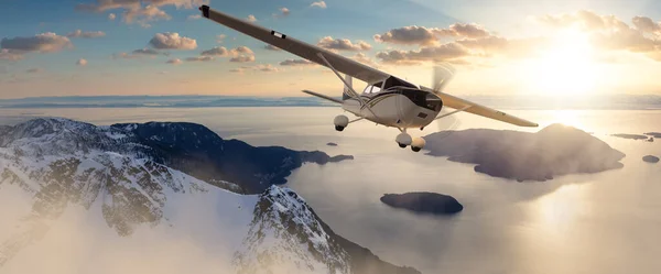 Flugzeuge Fliegen Über Die Kanadische Berglandschaft Der Westküste Adventure Travel — Stockfoto