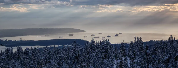 Canadese Berglandschap Bedekt Met Sneeuw Westkust Achtergrond Uitzicht Vanaf Seymour — Stockfoto