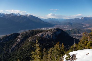 Yukarıdan Şef Dağ Manzarası. Squamish, BC, Kanada. Kanada Doğa Manzarası Arkaplanı.