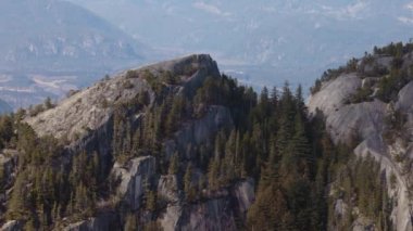 Yukarıdan Şef Dağ Manzarası. Squamish, BC, Kanada. Kanada Doğa Manzarası Arkaplanı.