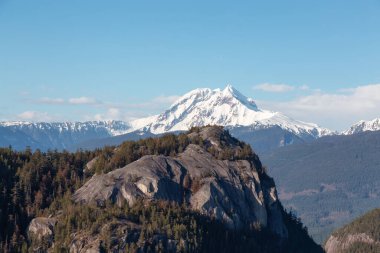 Yukarıdan Şef Dağ Manzarası. Squamish, BC, Kanada. Kanada Doğa Manzarası Arkaplanı.