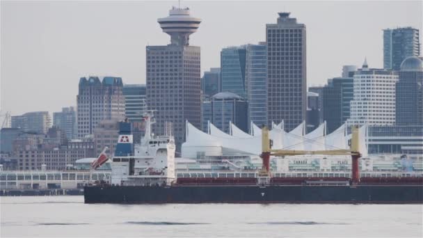 Vancouver Canadá Março 2023 Navio Frente Canada Place Downtown City — Vídeo de Stock