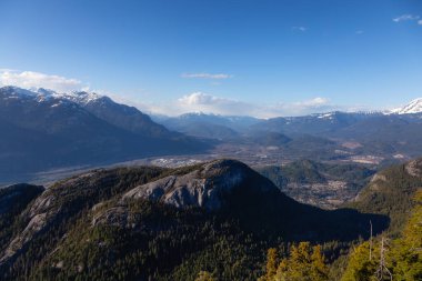 Yukarıdan Şef Dağ Manzarası. Squamish, BC, Kanada. Kanada Doğa Manzarası Arkaplanı.