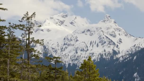 雪に覆われた空のパイロット山 カナダの風景自然背景 カナダのBc州のスクワッシュ スローモーション — ストック動画