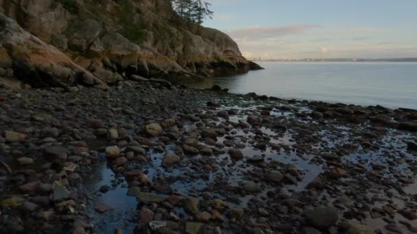 太平洋西海岸的落基海岸 加拿大不列颠哥伦比亚省西温哥华灯塔公园 冬日落山 — 图库视频影像