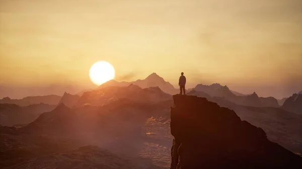 Kalandember Nézi Rocky Mountain Tájkép Természet Háttér Felhős Égbolt Sunrise — Stock Fotó