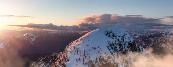 Kust Canadese Mountain Landschap Bedekt Met Sneeuw Luchtfoto Van Het — Stockfoto