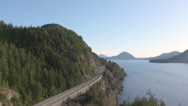 Luchtfoto Van Sea Sky Highway Howe Sound Zonnige Zonsondergang Hemel — Stockvideo