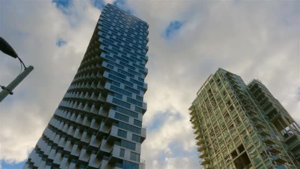 Edificios Arquitectura Moderna False Creek Downtown Vancouver Canadá Cielo Nublado — Vídeo de stock