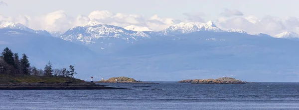 Рокки Шор Нанкино Остров Ванкувер Британская Колумбия Канада Солнечный Облачный — стоковое фото
