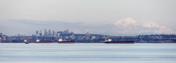 Vancouver City Skyline Aan Westkust Van Stille Oceaan Bewolkte Zonsondergang — Stockfoto