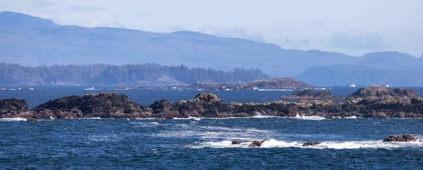Rocky Shoreline Zachodnim Wybrzeżu Oceanu Spokojnego Ucluelet Vancouver Island Kanada — Zdjęcie stockowe