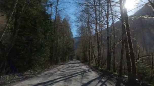 Jazda Dirt Road Słoneczny Wiosenny Dzień Zwolniony Ruch Squamish Valley — Wideo stockowe
