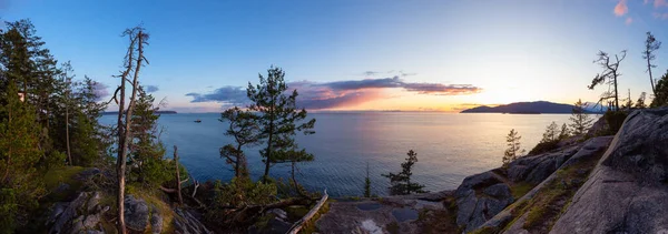 Rocky Shore Csendes Óceán Nyugati Partján Világítótorony Park West Vancouver — Stock Fotó