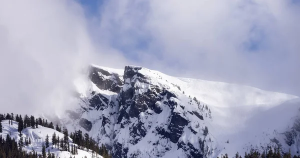 Sky Pilot Mountain Mit Schnee Bedeckt Canadian Landscape Nature Hintergrund — Stockfoto