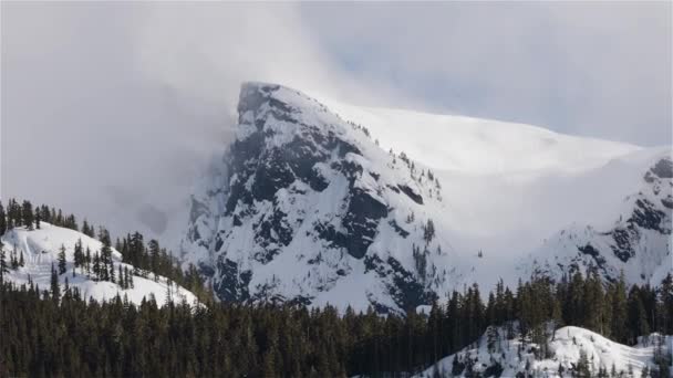 Sky Pilot Mountain Pokryty Śniegiem Kanadyjski Krajobraz Przyroda Tło Squamish — Wideo stockowe