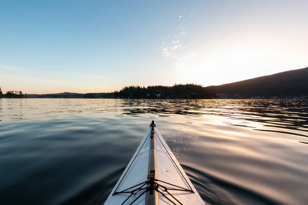 加拿大温哥华Belcarra附近的印度支那皮划艇 夕阳西下冒险旅行概念 — 图库照片