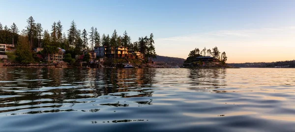 Residentiële Huizen Aan Het Water Belcarra Vancouver Canada Zonnige Zonsondergang — Stockfoto