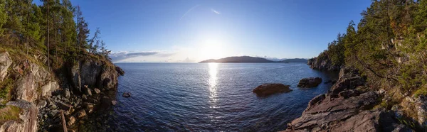 Rocky Shore Csendes Óceán Nyugati Partján Világítótorony Park West Vancouver — Stock Fotó