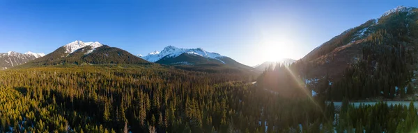 Kanadische Berglandschaft Bei Sonnigem Sonnenuntergang Aerial Panorama Hintergrund Zwischen Pemberton — Stockfoto