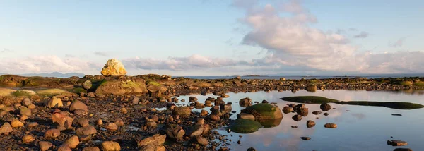 Felsige Küste Der Küste Des Ozeans Canadian Nature Background Hornby — Stockfoto