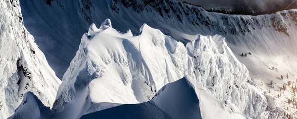 Rugged Snow Covered Mountain Peak Canadian Landscape Letecký Pohled Dlaždicové — Stock fotografie