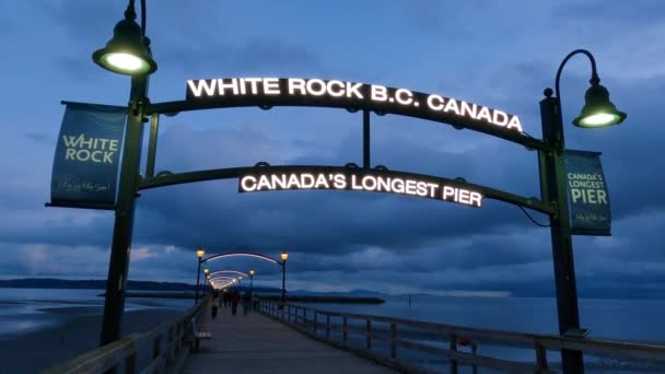 White Rock Greater Vancouver Canada April 2023 Pier Signage Dari — Stok Video