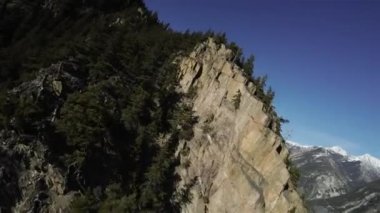 Güneşli gün batımında Kanada Dağ manzarası. Hava sineması. Pemberton ve Lillooet arasında, British Columbia, Kanada.