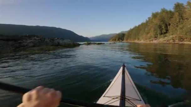 Kajakpaddling Indian Arm Nära Belcarra Vancouver Kanada Solig Solnedgång Äventyrsresekoncept — Stockvideo