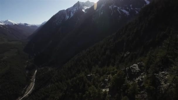 晴れた日の間にカナダの山の風景 空中映画 ペンバートンとリロートの間 ブリティッシュコロンビア州 カナダ — ストック動画