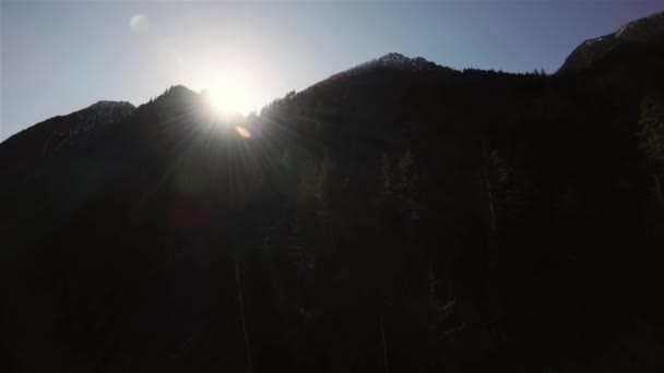 Kanadská Horská Krajina Během Slunečného Západu Slunce Letecký Film Mezi — Stock video