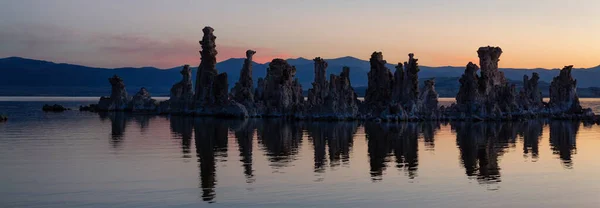 Tufa Torres Formação Rochas Mono Lake Sunny Sunrise Localizado Lee — Fotografia de Stock