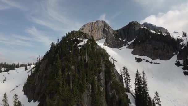 Καναδικό Ορεινό Τοπίο Την Άνοιξη Αεροφωτογραφία Δυναμική Πετώντας Στη Φύση — Αρχείο Βίντεο