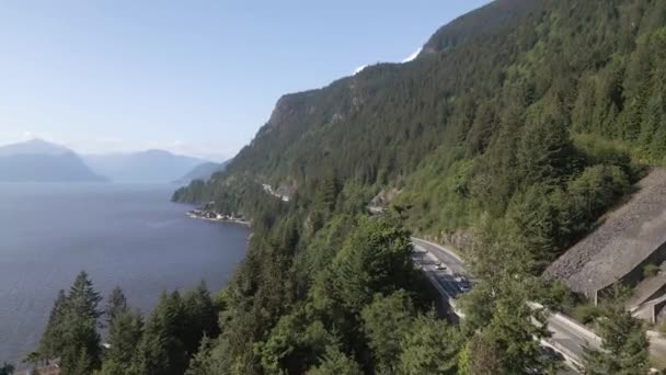 太平洋海岸的海空高速公路 山景秀丽 在温哥华和加拿大不列颠哥伦比亚省斯卡拉米什之间 航拍电影 — 图库视频影像