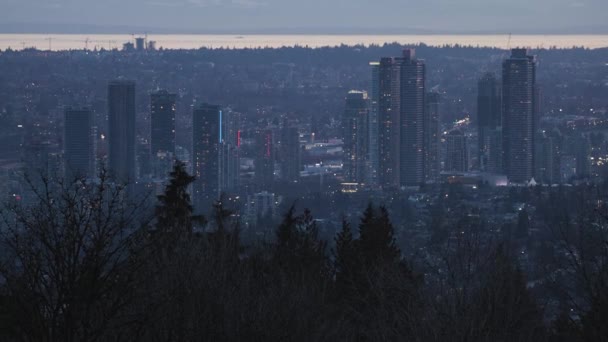 Edificios Apartamentos Área Metro Vancouver Crepúsculo Atardecer Burnaby Mountain Canadá — Vídeo de stock