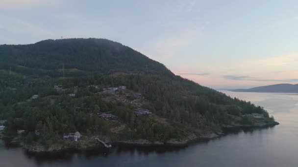 공중에서 태평양 서해안의 라이즈 스카이 캐나다 브리티시컬럼비아주 밴쿠버 메이플 — 비디오