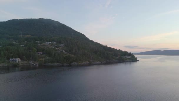 太平洋西海岸岛屿的空中景观 太阳升起的天空 加拿大不列颠哥伦比亚省温哥华岛枫树湾 — 图库视频影像
