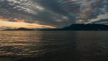 Dramatik günbatımında Jericho Sahili. Vancouver, British Columbia, Kanada. Yavaş Sinema Sineması