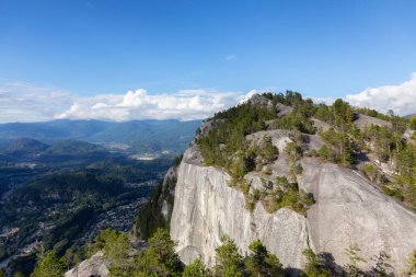 Kanada doğasındaki dağ manzarası. Squamish 'teki Şef Dağ, BC, Kanada. Macera Arkaplanı