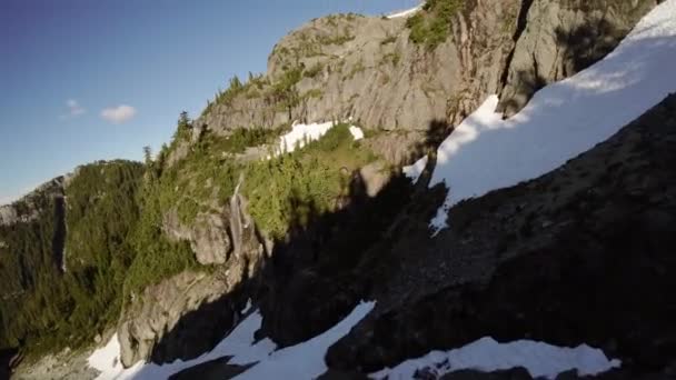 Ορεινές Κορυφές Καναδικό Τοπίο Την Εαρινή Περίοδο Αεροφωτογραφία Δυναμική Πτήση — Αρχείο Βίντεο