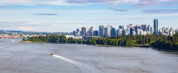 Stanley Park ve Downtown City. Vancouver, British Columbia, Kanada.