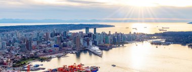 Coal Harbour, Port ve Modern Downtown City. Hava görüntüsü. Vancouver, BC, Kanada.
