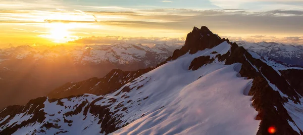 Канадская Скалистая Гора Пейзаж Воздушный Фон Природы Небо Солнца Сквамиш — стоковое фото